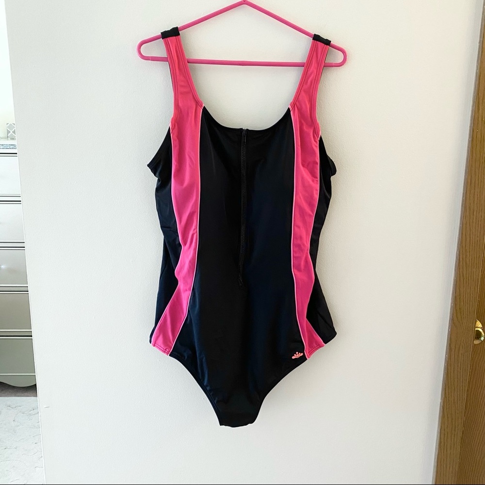 Swimsuits For All Auquabelle Black and Coral One apiece Suit Size 24